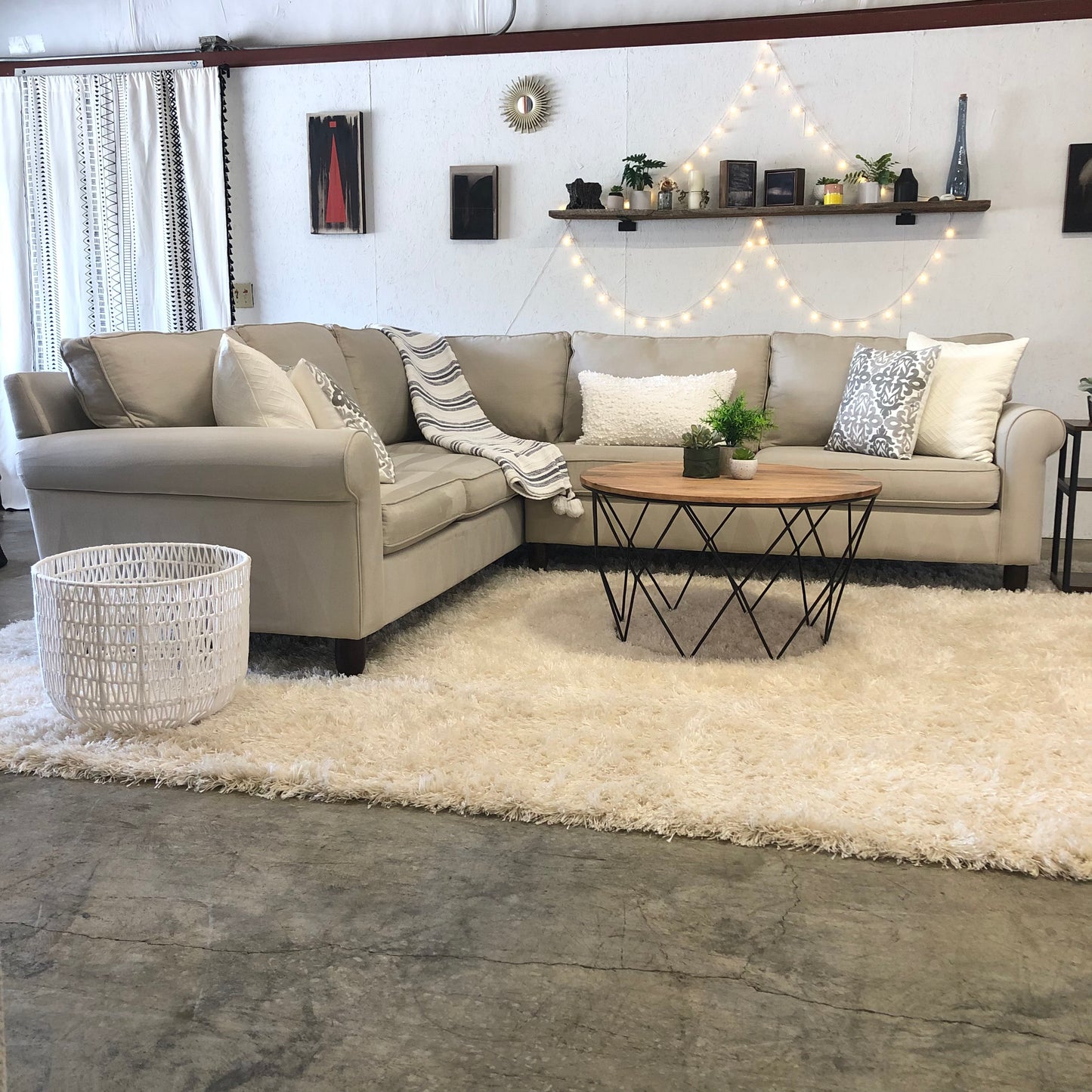 Cream Havertys 2-Piece Sectional - Delivery Available #C204