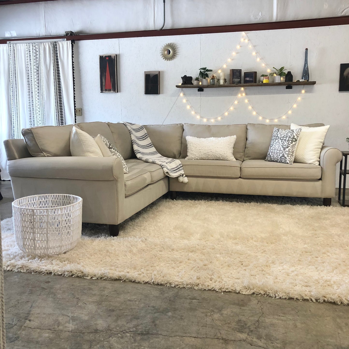 Cream Havertys 2-Piece Sectional - Delivery Available #C204