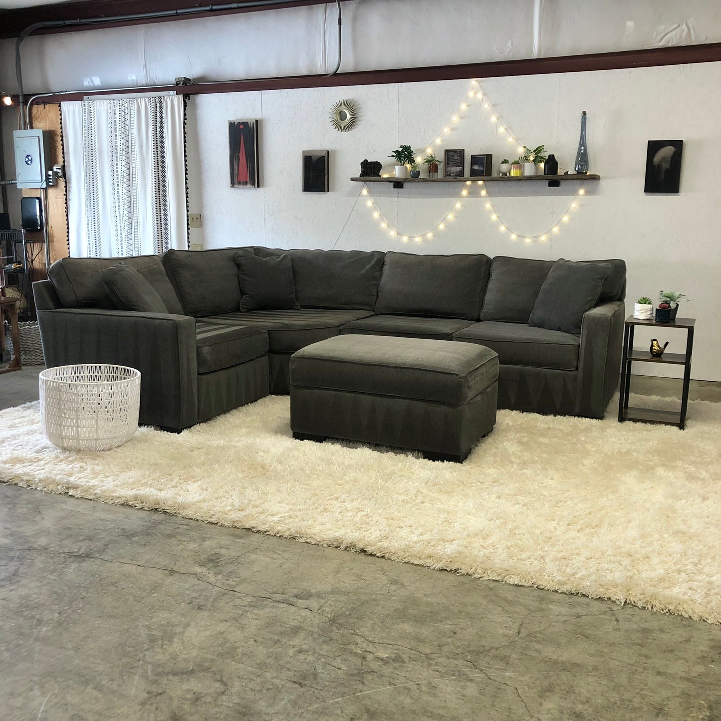 Macy’s Radley 4-piece Modular Sectional w/ Storage Ottoman- Delivery Available #C153