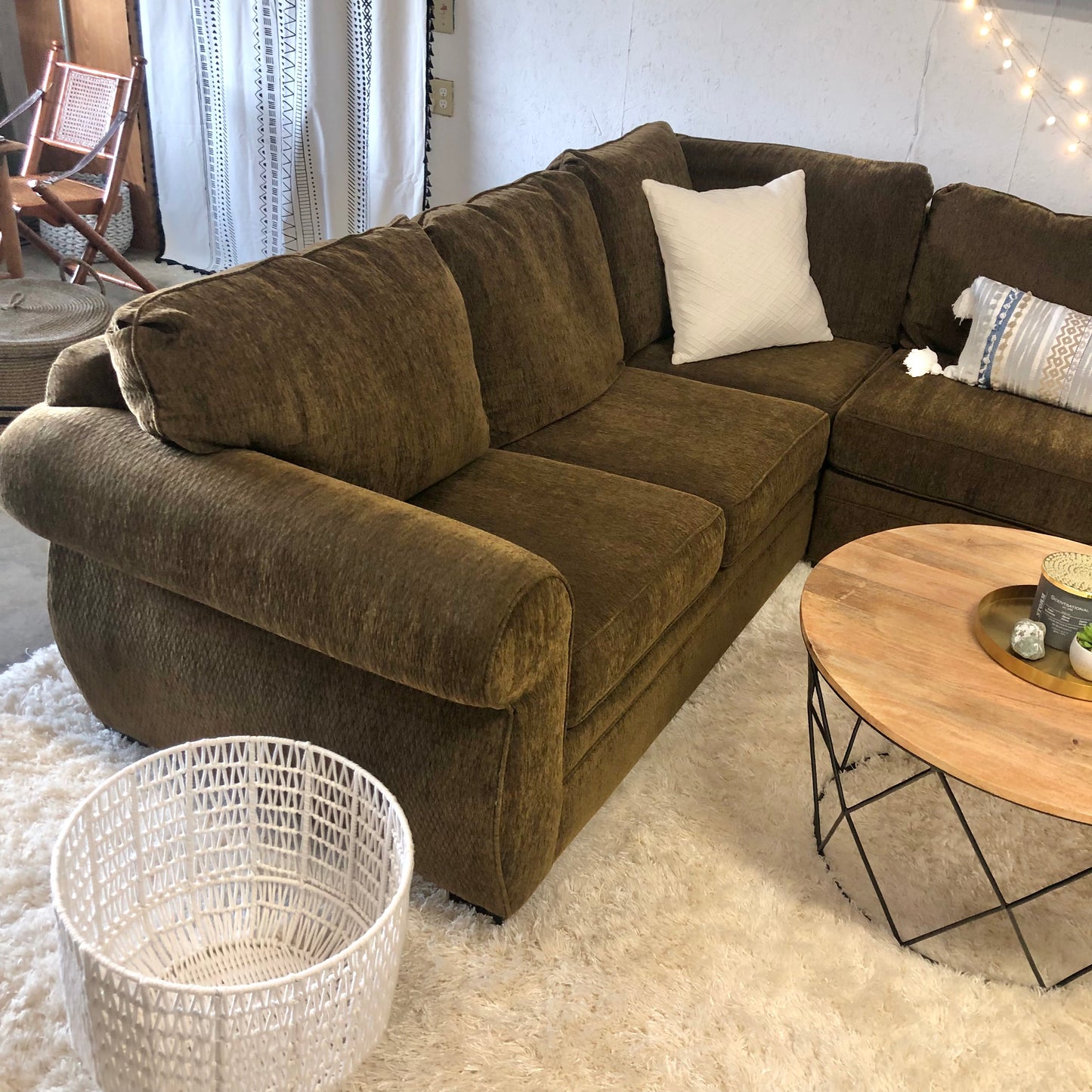 Brown Sectional w/ Chaise- Delivery Available #C226