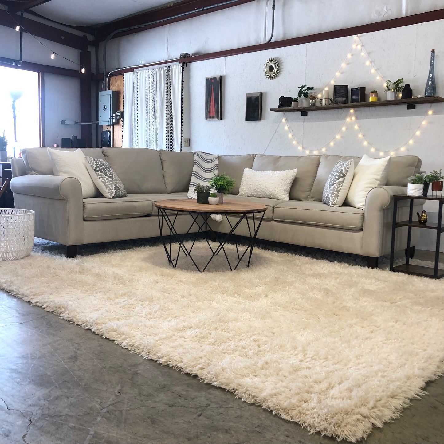 Cream Havertys 2-Piece Sectional - Delivery Available #C204